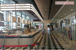 稲垣がプロデュースした「ビストロジョー」「ジョーカフェ」。香取の絵も飾られている