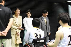 初等科時代、バスケ部だった愛子さまは車いすバスケの選手とのご懇談に花が咲き、予定時間を大幅に超えた（5月5日）