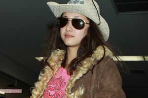 '09年、「月食」を見にいった奄美大島から帰京する沢尻エリカ