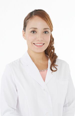 石原新菜先生(43歳)●医師、イシハラクリニック副院長。ヒポクラティック・サナトリウム副施設長。主に漢方医学、自然療法、食事療法により種々の病気の治療にあたりながら、テレビ、ラジオ、雑誌などで幅広く活躍中。著書に『お医者さんがすすめる不調を治す10倍ショウガの作り方』(アスコム)など。