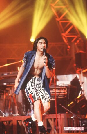 デビュー当時は、短パンスタイルが定番だった長瀬。20周年のタイミングでファンから“短パン復活!”のリクエストが出るほど