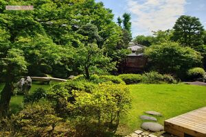 映画『国宝』ロケ地にも使用された旧「御所西 京都平安ホテル」の庭園（2021年）　撮影／編集部