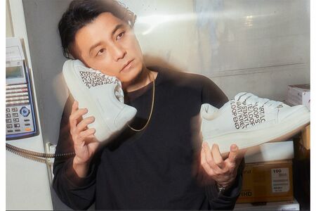 KREVAがコラボしたスニーカー（GOWITHWHITE公式サイトより）