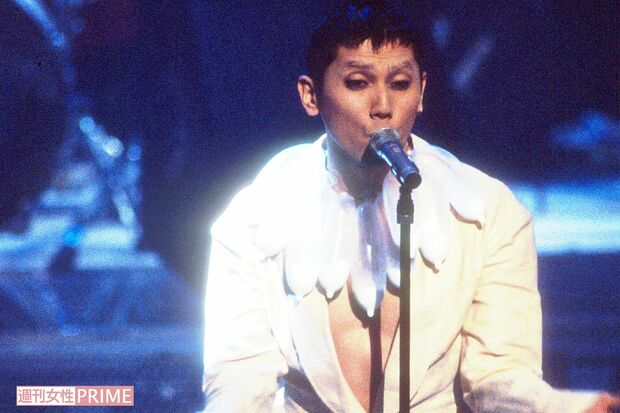 '92年紅白出場の本木雅弘 ネックレスのコンドームが神々しい