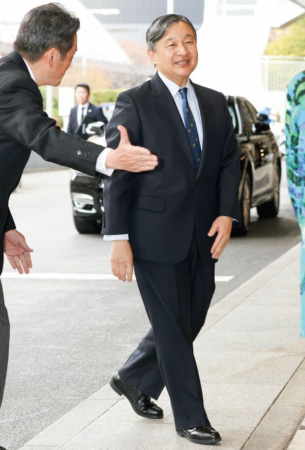 日本山岳会の創立１２０周年記念式典にご出席された陛下。陛下の日本山岳会の会員番号は10001番（撮影／JMPA）