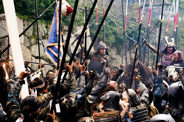 『レジェンド＆バタフライ』の合戦のシーンは圧巻（中央：木村拓哉）　配給：東映（c）2023「THELEGEND&BUTTERFLY」製作委員会