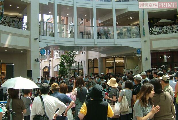 商店街の象徴のドーム（左上）。「札の辻」のコンセプトで人が集まる場所に