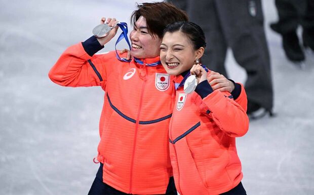 森田真沙也と坂本花織（撮影／JMPA）