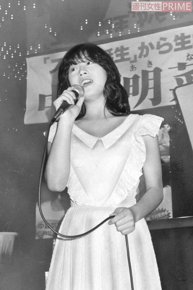 まだあどけなさが残る、デビュー当時の中森明菜