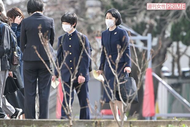 筑附の説明会に向かわれる悠仁さまと紀子さま