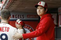 エンゼルス・大谷翔平は意外と親分気質!右肘の手術後ベンチで見せたコーチ顔負けの指導者っぷり、ネビン監…