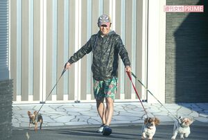 散歩しに出てきた坂上忍