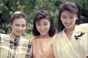 花の三人娘と呼ばれていた。左から河野景子、八木亜希子、有賀さつき（昭和ガイド公式サイトより）