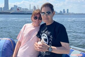 加藤綾菜(左)と加藤茶(右)