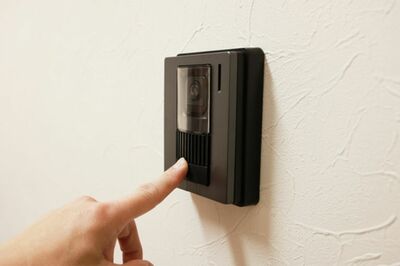 自宅訪問型の営業は結構キツい(写真はイメージです)