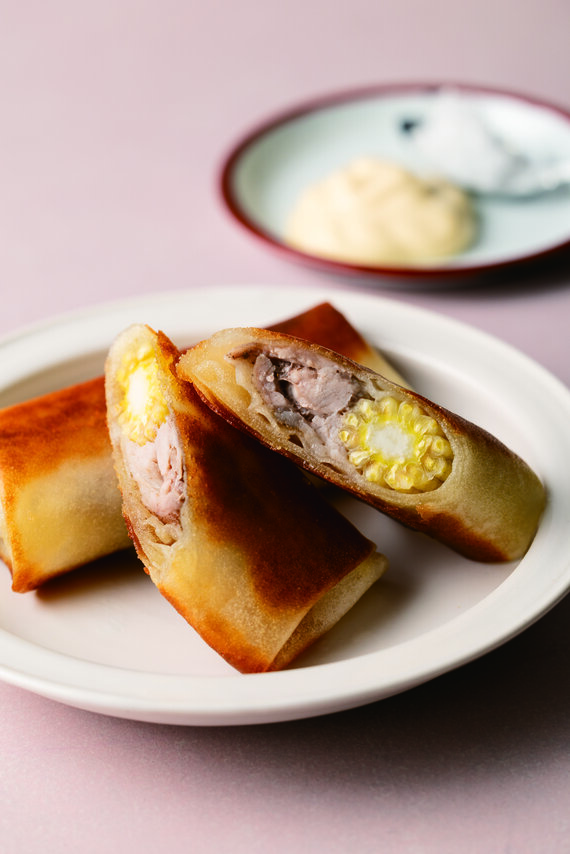 豚肉とベビーコーンの 春巻き(撮影/よねくらりょう)