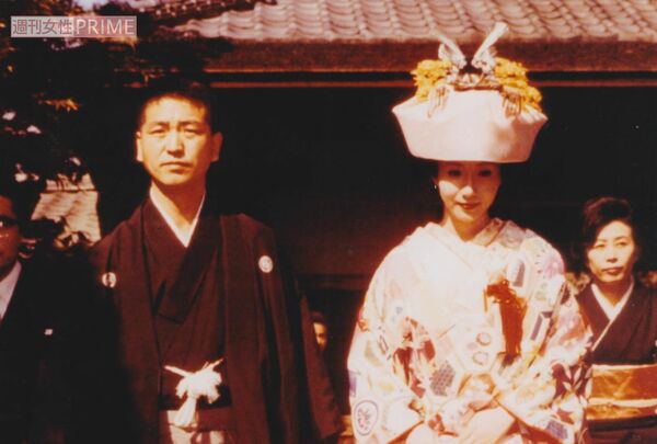 '67年に京都の大徳寺で結婚式を挙げた岩下志麻と篠田正浩監督。和装もとてもよく似合う
