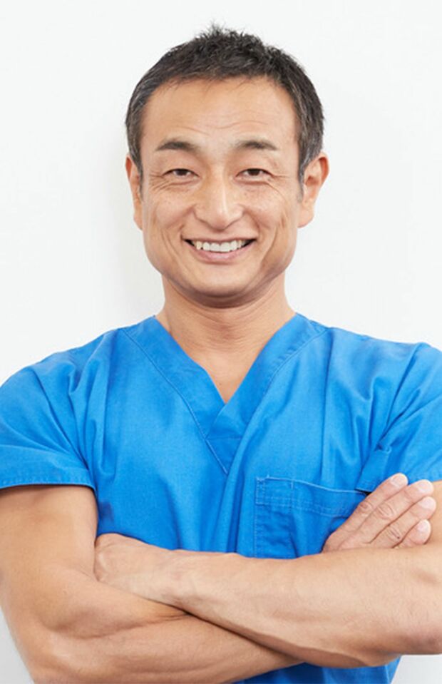 吉原潔先生●整形外科専門医、フィットネストレーナー。50歳を過ぎてからスクワットをきっかけにメタボ体形から脱却。ベストボディコンテストでの受賞多数。近著に『ドクターズスクワット』（アスコム）が。