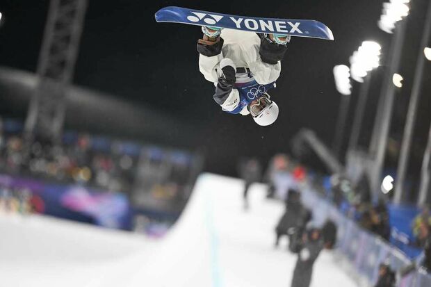 ミラノ・コルティナ五輪のスノーボード男子ハーフパイプで金メダルを獲得した戸塚優斗　撮影／JMPA