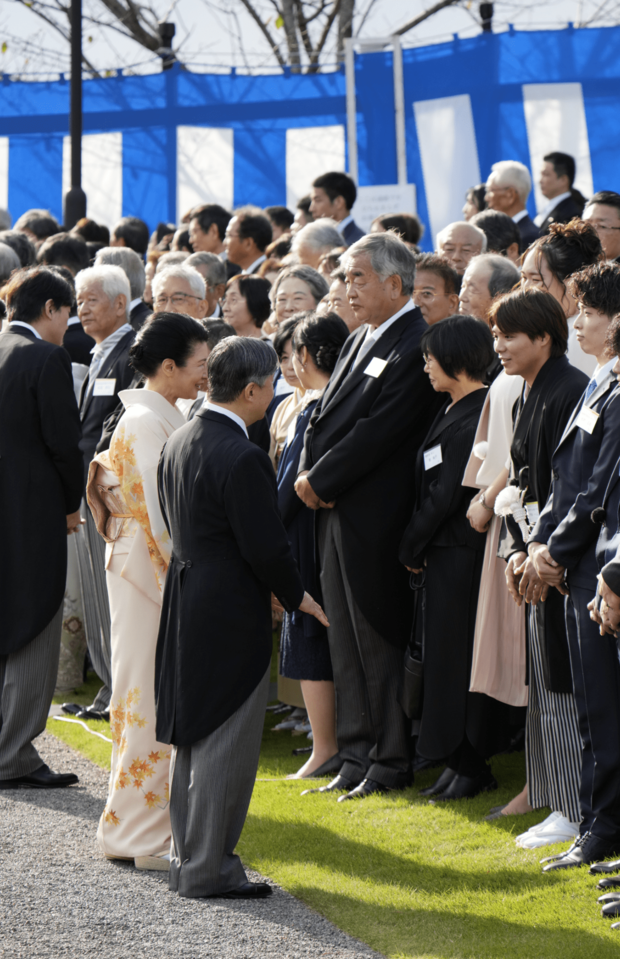 阿部選手とご歓談される両陛下