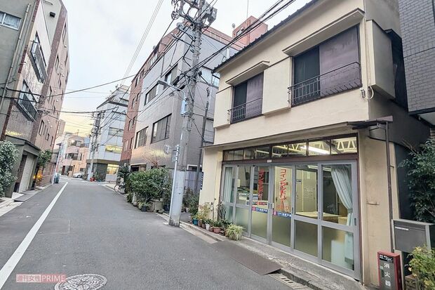 ドラマ『冬のなんかさ、春のなんかね』（日本テレビ系）第1話で登場したコインランドリー店は、フジテレビ系『東京P.D.警視庁広報2係』のロケ地でも使用された　撮影／編集部