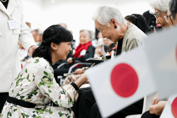 サンパウロでは花柄のワンピースをお召しに