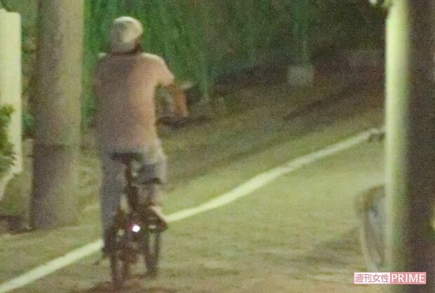 自転車に乗る森田剛