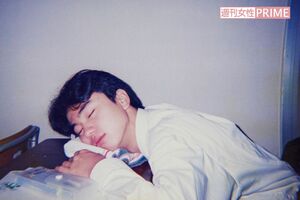 国分博さんが休み時間に昼寝をしている様子