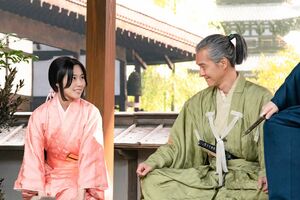 瀬名の父親は今川義元を支える筆頭家老、関口氏純（渡部篤郎）。愛娘にめっぽう弱い