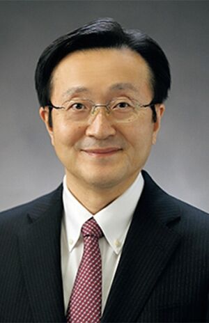 上月正博先生●医学博士。東北大学名誉教授。山形県立保健医療大学理事長。日本腎臓リハビリテーション学会理事長、国際腎臓リハビリテーション学会理事長などを歴任。2022年に日本腎臓財団功労賞を受賞。著書・監修書多数。