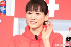 「コカ・コーラ」FIFAワールドカップキャンペー​​ンPRイベントでの綾瀬はるか（'18年4月）
