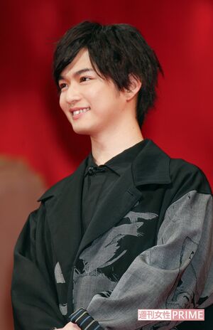 千葉雄大（28）。“可愛い”と評判の千葉は、「志尊くんにポジションをとられた」と嫉妬!?　メインキャストの中で最年長のため、菅田たちが「じじい～！」と愛あるイジリを始めると、間宮がすかさず「俺が介護するから！」　撮影／竹内摩耶