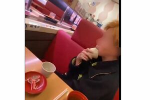 醤油差しなどを舐めて話題になった少年の動画