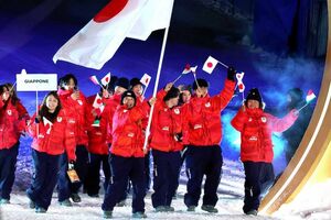 ミラノ・コルティナ五輪の開会式で行進する日本代表選手団(代表撮影)