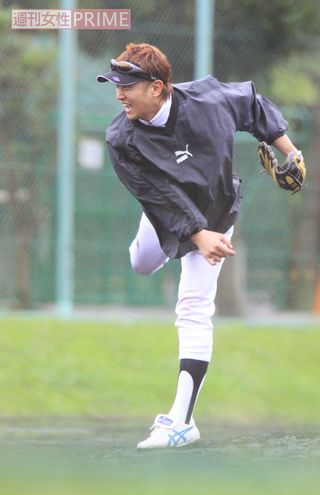 2009年7月、俳優チームの草野球に参加する中居正広1