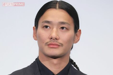 野村周平、ユニクロ“モデル美女”・石田夢実と熱愛報道!下半身強調の「過激すぎる三角水着」公開でネット…