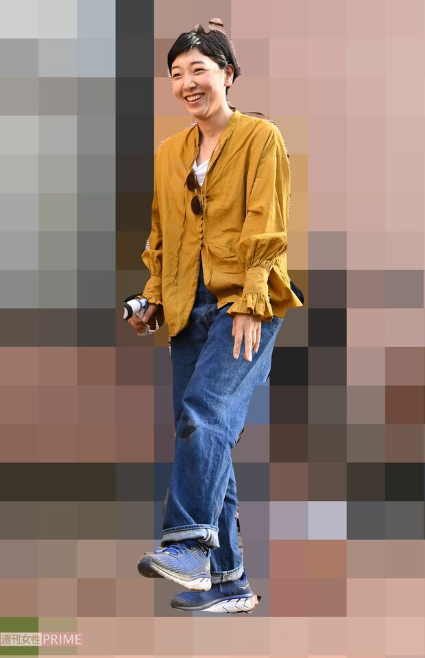 '19年、子育てについて取材を受ける安藤サクラ