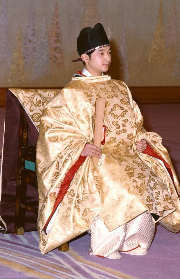 '80年2月、浩宮さま（当時）の20歳の成年式にて。『加冠の儀』で古式の装束に身を包まれた。