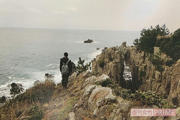 自殺を決意した人たちの姿を収めた写真集『蘇　よみがえる』を出版。保護する直前に撮影、のちに許可を得て掲載した。男性は職場でうまくいかず命を絶とうとしていた