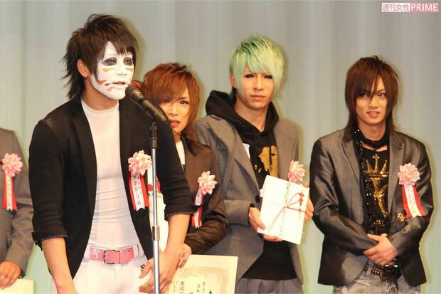 『第22回東京スポーツ映画大賞』授賞式でのゴールデンボンバー