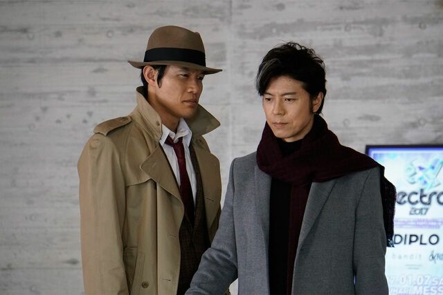 銭形警部（鈴木亮平）と小津（上川隆也）が対峙するシーン　(c)日本テレビ