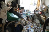 汚部屋オンナの恐怖の実録「1000本の“しょんペット”」&「ゴミの圧で壁に大穴」