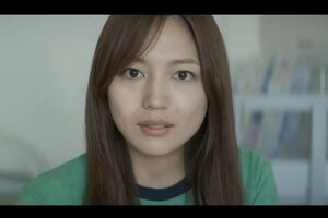 実話に基づき、病気が進行していく姿をリアルに演じる川口春奈。主演映画『ママがもうこの世界にいなくても私の命の日記』より