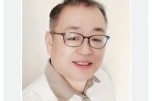 加工しすぎとの声もある「Yoshi」こと西川至人容疑者の顔画像（院の紹介サイトより）