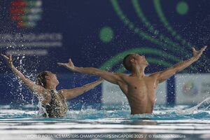 シンガポールで見せた日本AS男子パイオニアの安部篤史さんとの混合デュエット（撮影／野村美博）