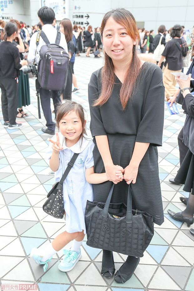 福岡と千葉から駆けつけた関ジャニファンの二人や、親子など幅広い層のファンが