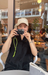 フィルムカメラにハマる加藤茶の妻・綾菜さん