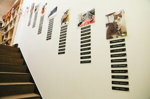 『ネコリパブリック』のねこビルは取材時、1階がおしゃれなカフェバースペース。現在、保護ねこカフェであることをアピールする改装が進行中