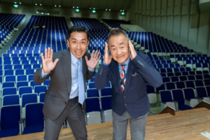 千葉県いすみ市の市議会議員でもある長男の雄太さんとツーショット