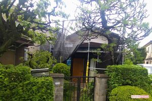 容疑者と母親が住んでいた一戸建て平屋